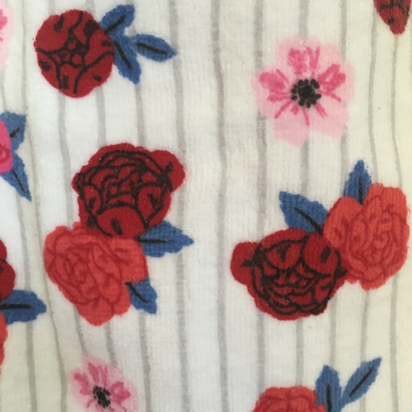 NWOT Lovely Rose Hand Crocheted Towel - Picture 4 of 7